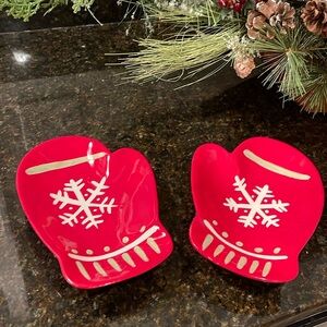 Hallmark Holiday Mittens Plates
